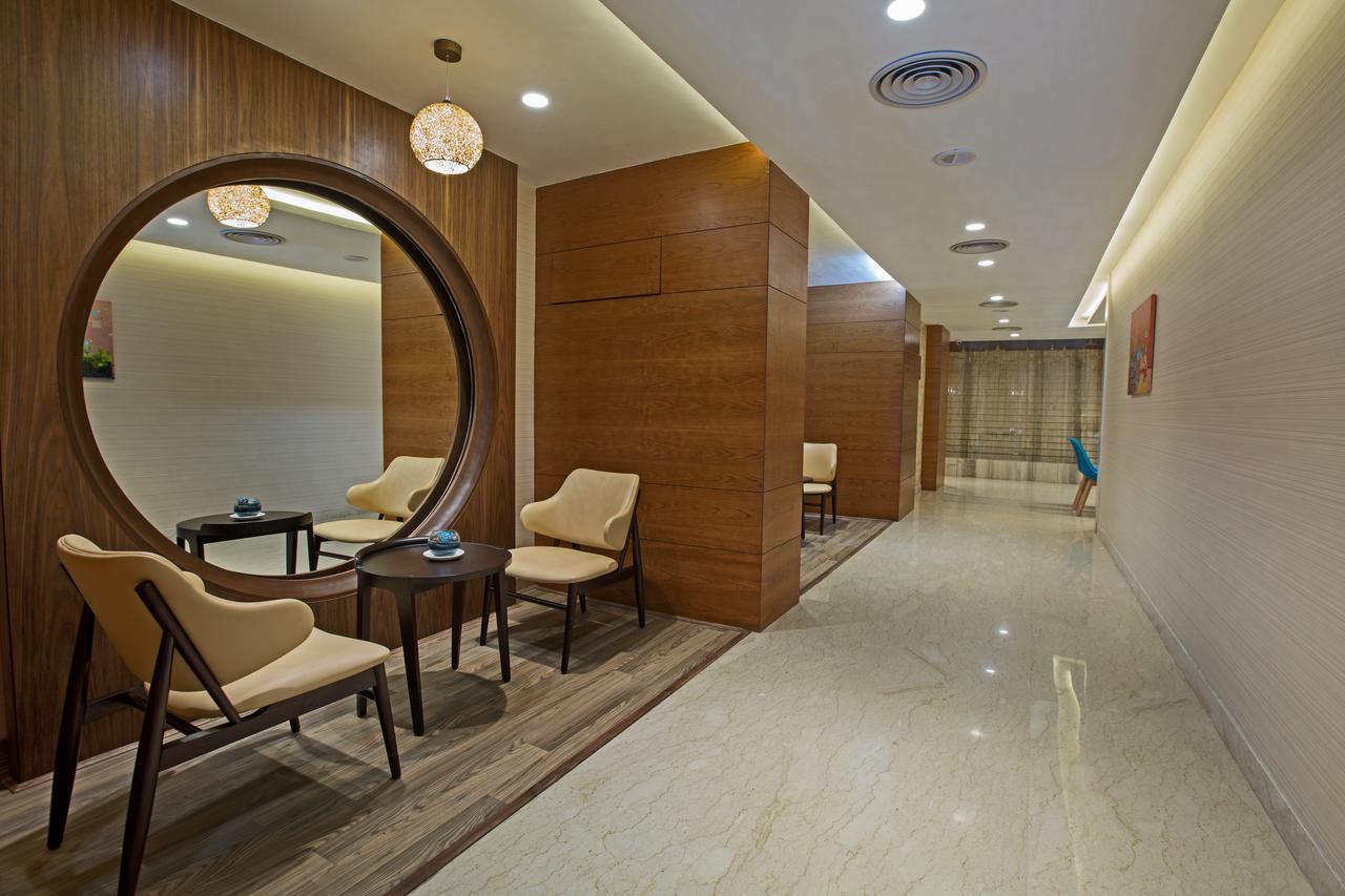 שילונג M Crown Hotel מראה חיצוני תמונה
