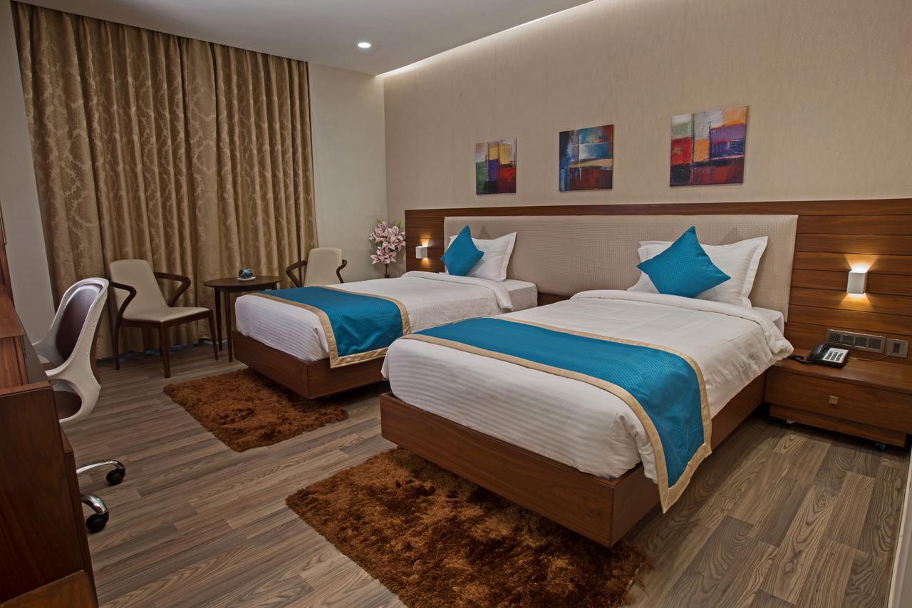 שילונג M Crown Hotel מראה חיצוני תמונה