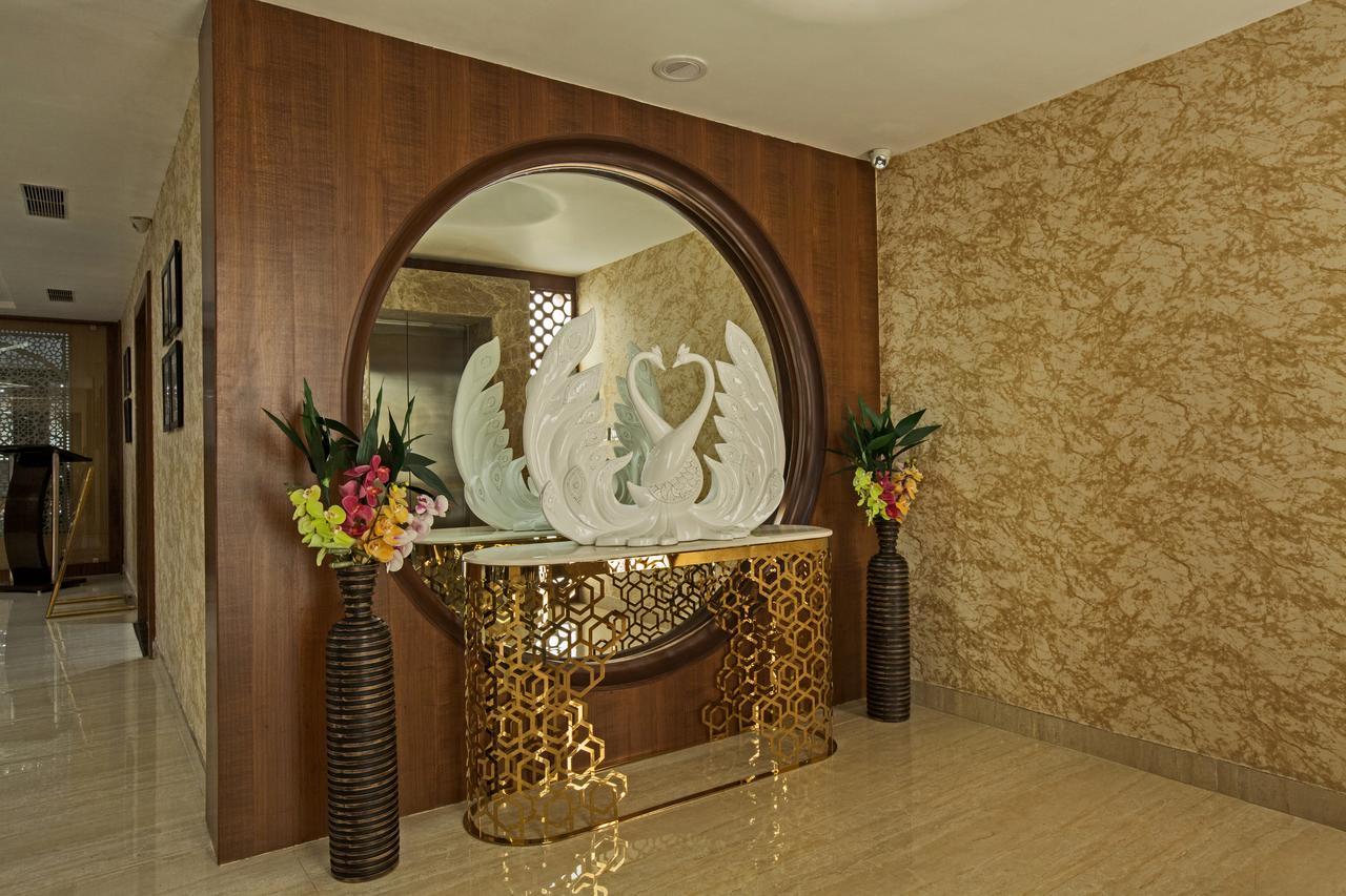 שילונג M Crown Hotel מראה חיצוני תמונה