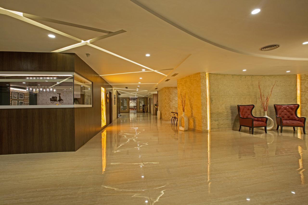 שילונג M Crown Hotel מראה חיצוני תמונה