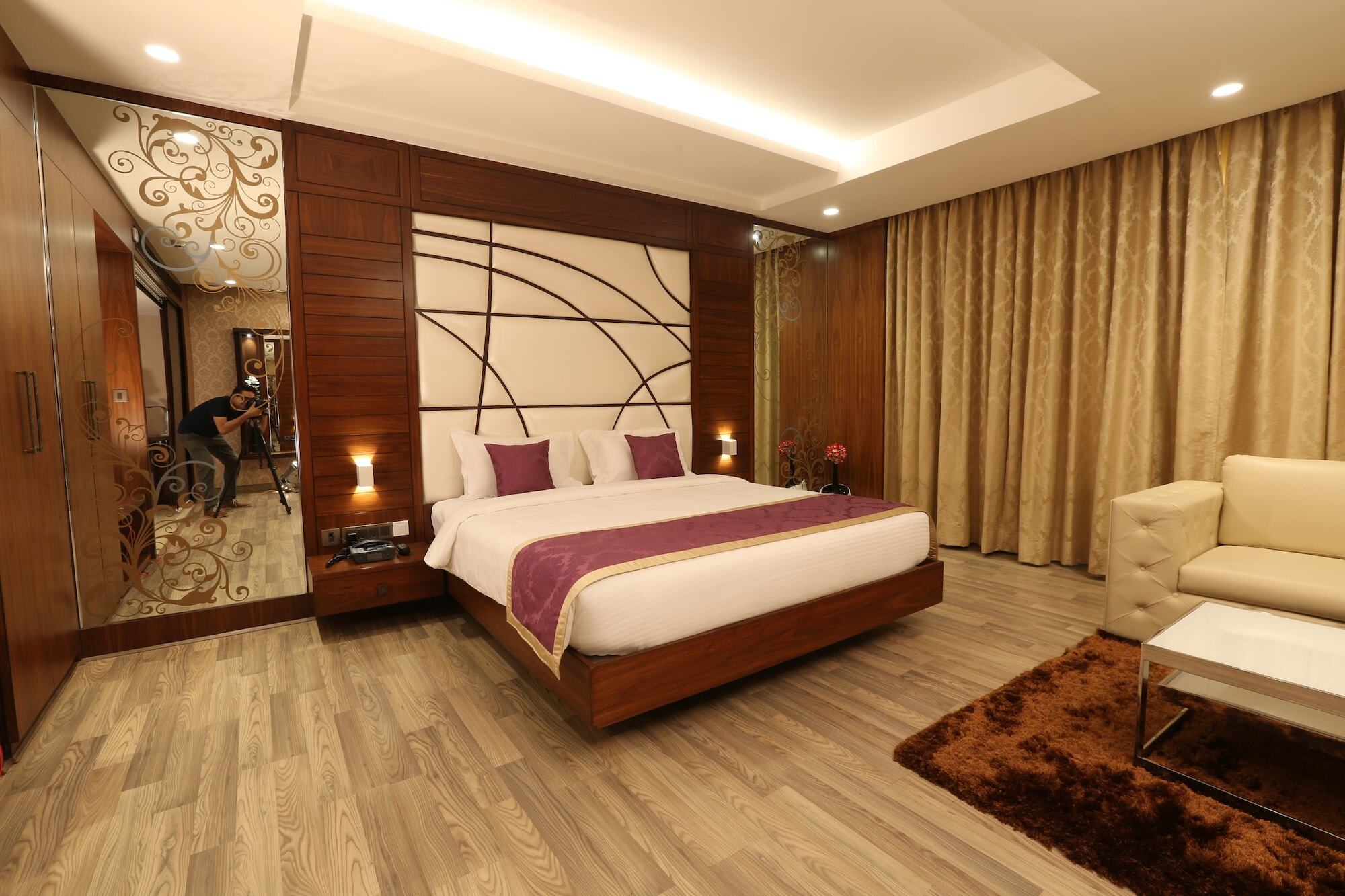 שילונג M Crown Hotel מראה חיצוני תמונה
